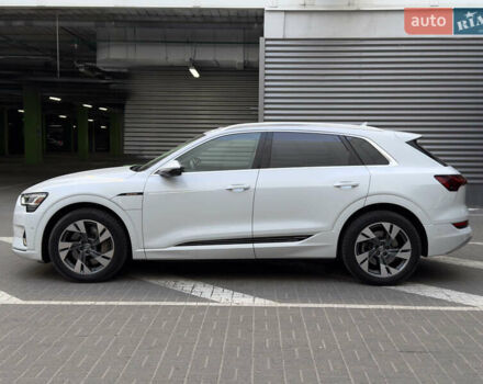 Белый Ауди E-Tron, объемом двигателя 0 л и пробегом 42 тыс. км за 33700 $, фото 2 на Automoto.ua