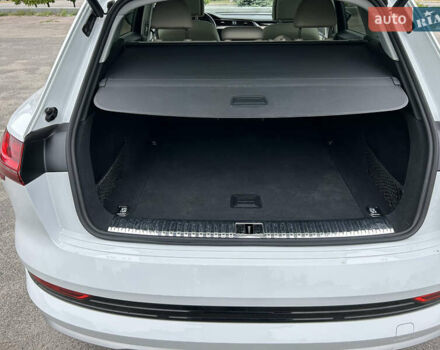 Белый Ауди E-Tron, объемом двигателя 0 л и пробегом 43 тыс. км за 35900 $, фото 28 на Automoto.ua