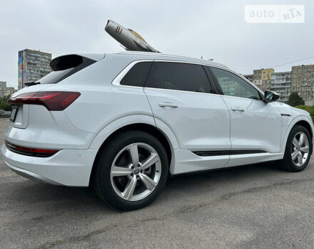 Белый Ауди E-Tron, объемом двигателя 0 л и пробегом 43 тыс. км за 35900 $, фото 6 на Automoto.ua