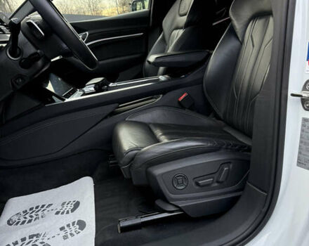 Белый Ауди E-Tron, объемом двигателя 0 л и пробегом 150 тыс. км за 28750 $, фото 37 на Automoto.ua