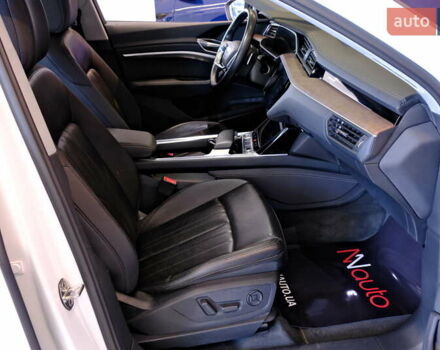 Белый Ауди E-Tron, объемом двигателя 0 л и пробегом 46 тыс. км за 31900 $, фото 58 на Automoto.ua