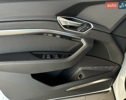 Белый Ауди E-Tron, объемом двигателя 0 л и пробегом 84 тыс. км за 29500 $, фото 24 на Automoto.ua