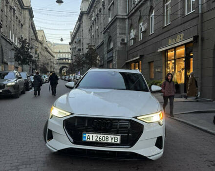 Белый Ауди E-Tron, объемом двигателя 0 л и пробегом 66 тыс. км за 26500 $, фото 1 на Automoto.ua
