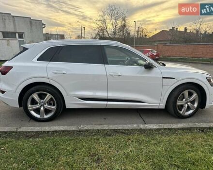 Білий Ауді E-Tron, об'ємом двигуна 0 л та пробігом 112 тис. км за 27500 $, фото 4 на Automoto.ua