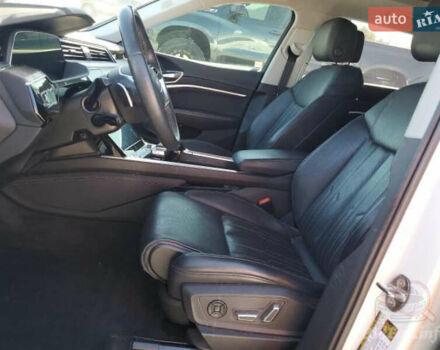 Белый Ауди E-Tron, объемом двигателя 0 л и пробегом 50 тыс. км за 19900 $, фото 6 на Automoto.ua