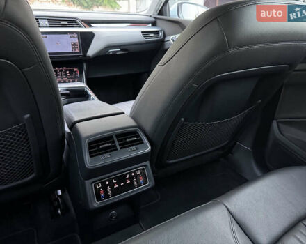 Білий Ауді E-Tron, об'ємом двигуна 0 л та пробігом 80 тис. км за 31400 $, фото 19 на Automoto.ua