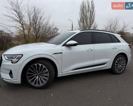 Белый Ауди E-Tron, объемом двигателя 0 л и пробегом 87 тыс. км за 28000 $, фото 11 на Automoto.ua