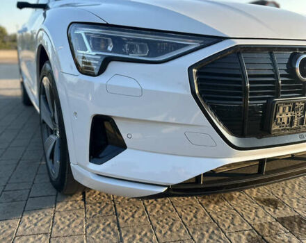 Белый Ауди E-Tron, объемом двигателя 0 л и пробегом 150 тыс. км за 28000 $, фото 6 на Automoto.ua