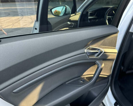 Ауди E-Tron 2019 в Ужгороде на Automoto.ua Белый Ауди E-Tron, объемом двигателя 0 л и пробегом 130 тыс. км за 25000 $, фото 5 на Automoto.ua