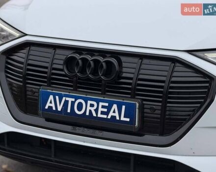 Белый Ауди E-Tron, объемом двигателя 0 л и пробегом 87 тыс. км за 28000 $, фото 7 на Automoto.ua