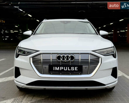 Белый Ауди E-Tron, объемом двигателя 0 л и пробегом 42 тыс. км за 33700 $, фото 1 на Automoto.ua