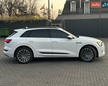 Білий Ауді E-Tron, об'ємом двигуна 0 л та пробігом 88 тис. км за 27500 $, фото 5 на Automoto.ua