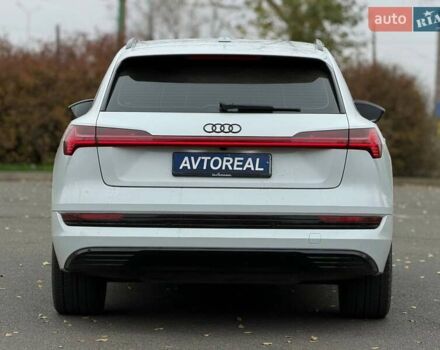 Белый Ауди E-Tron, объемом двигателя 0 л и пробегом 87 тыс. км за 28000 $, фото 21 на Automoto.ua