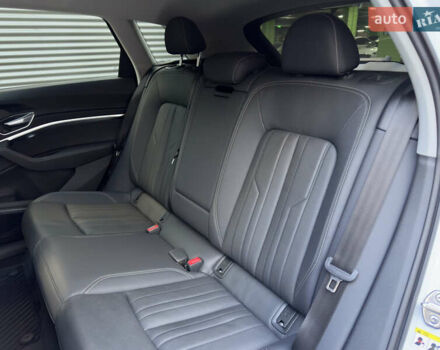 Белый Ауди E-Tron, объемом двигателя 0 л и пробегом 42 тыс. км за 33700 $, фото 12 на Automoto.ua