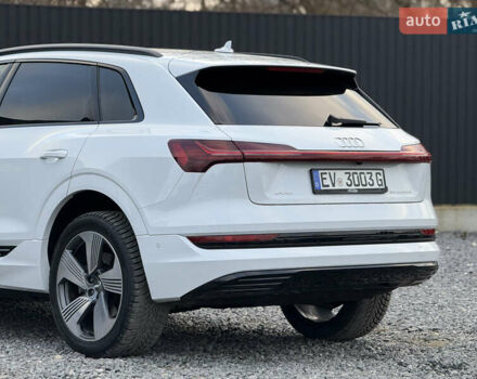 Белый Ауди E-Tron, объемом двигателя 0 л и пробегом 150 тыс. км за 28750 $, фото 12 на Automoto.ua