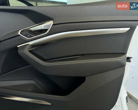 Белый Ауди E-Tron, объемом двигателя 0 л и пробегом 84 тыс. км за 29500 $, фото 26 на Automoto.ua