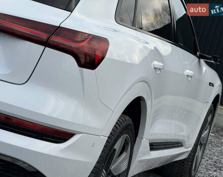 Белый Ауди E-Tron, объемом двигателя 0 л и пробегом 150 тыс. км за 28750 $, фото 21 на Automoto.ua