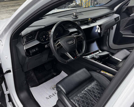 Белый Ауди E-Tron, объемом двигателя 0 л и пробегом 150 тыс. км за 32000 $, фото 8 на Automoto.ua