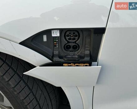 Білий Ауді E-Tron, об'ємом двигуна 0 л та пробігом 88 тис. км за 27500 $, фото 33 на Automoto.ua