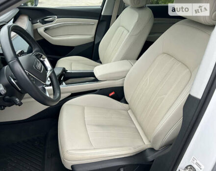 Белый Ауди E-Tron, объемом двигателя 0 л и пробегом 43 тыс. км за 35900 $, фото 14 на Automoto.ua