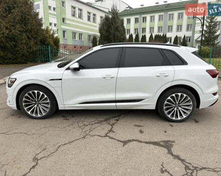 Белый Ауди E-Tron, объемом двигателя 0 л и пробегом 49 тыс. км за 33900 $, фото 4 на Automoto.ua