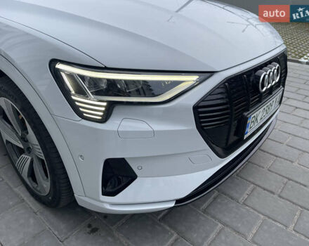 Білий Ауді E-Tron, об'ємом двигуна 0 л та пробігом 83 тис. км за 35000 $, фото 15 на Automoto.ua
