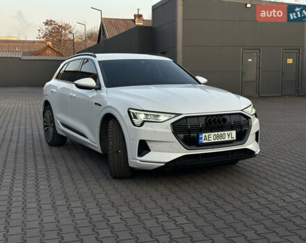 Білий Ауді E-Tron, об'ємом двигуна 0 л та пробігом 88 тис. км за 27500 $, фото 2 на Automoto.ua