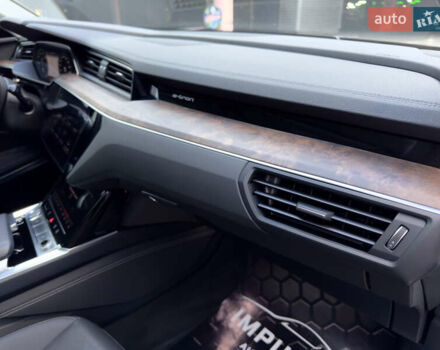 Белый Ауди E-Tron, объемом двигателя 0 л и пробегом 42 тыс. км за 33700 $, фото 18 на Automoto.ua