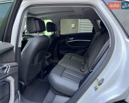 Белый Ауди E-Tron, объемом двигателя 0 л и пробегом 42 тыс. км за 33700 $, фото 11 на Automoto.ua