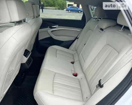 Белый Ауди E-Tron, объемом двигателя 0 л и пробегом 43 тыс. км за 35900 $, фото 17 на Automoto.ua