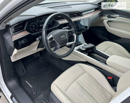 Белый Ауди E-Tron, объемом двигателя 0 л и пробегом 43 тыс. км за 35900 $, фото 13 на Automoto.ua