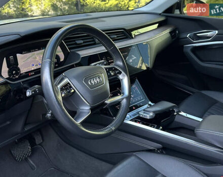 Белый Ауди E-Tron, объемом двигателя 0 л и пробегом 81 тыс. км за 29500 $, фото 6 на Automoto.ua