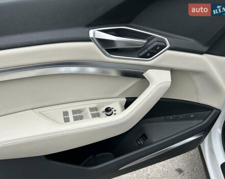 Белый Ауди E-Tron, объемом двигателя 0 л и пробегом 43 тыс. км за 35900 $, фото 16 на Automoto.ua