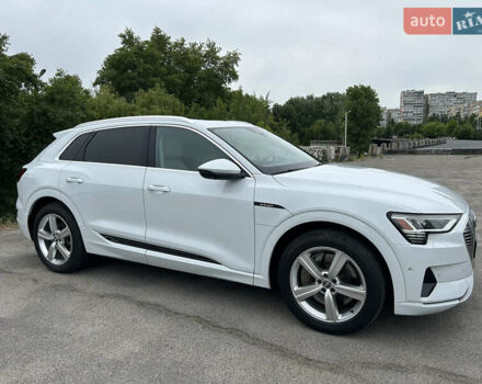 Белый Ауди E-Tron, объемом двигателя 0 л и пробегом 43 тыс. км за 35900 $, фото 5 на Automoto.ua