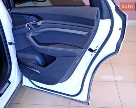 Белый Ауди E-Tron, объемом двигателя 0 л и пробегом 46 тыс. км за 31900 $, фото 53 на Automoto.ua