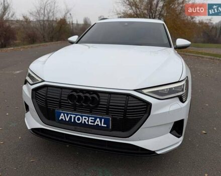 Белый Ауди E-Tron, объемом двигателя 0 л и пробегом 87 тыс. км за 28000 $, фото 15 на Automoto.ua