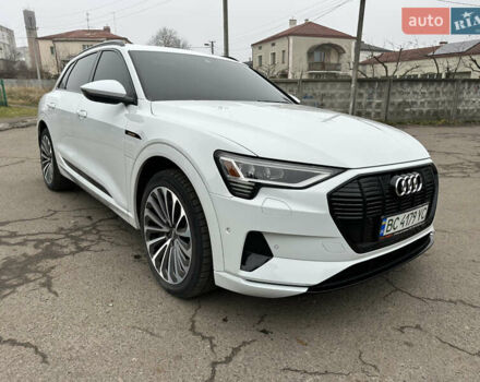 Белый Ауди E-Tron, объемом двигателя 0 л и пробегом 49 тыс. км за 33900 $, фото 2 на Automoto.ua
