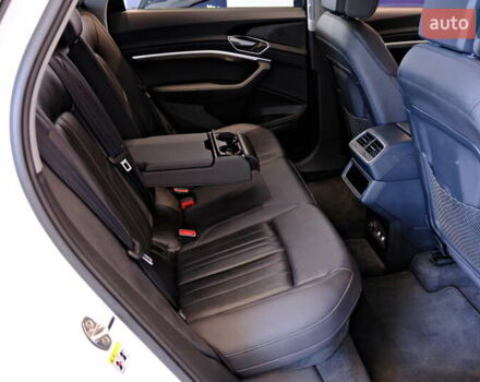 Белый Ауди E-Tron, объемом двигателя 0 л и пробегом 46 тыс. км за 31900 $, фото 54 на Automoto.ua