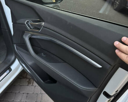 Белый Ауди E-Tron, объемом двигателя 0 л и пробегом 66 тыс. км за 26500 $, фото 14 на Automoto.ua