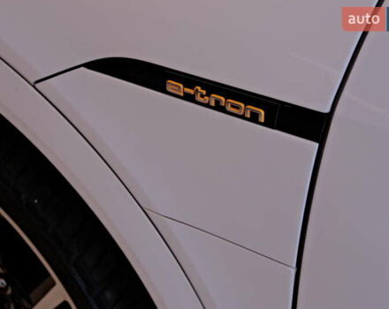Белый Ауди E-Tron, объемом двигателя 0 л и пробегом 46 тыс. км за 31900 $, фото 28 на Automoto.ua