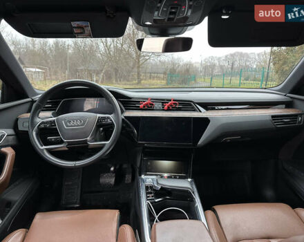 Белый Ауди E-Tron, объемом двигателя 0 л и пробегом 49 тыс. км за 33900 $, фото 10 на Automoto.ua