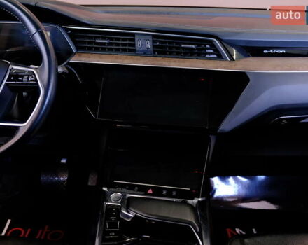 Белый Ауди E-Tron, объемом двигателя 0 л и пробегом 46 тыс. км за 31900 $, фото 66 на Automoto.ua
