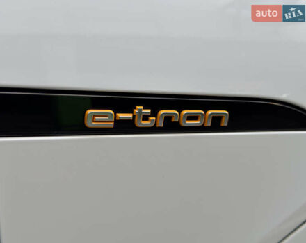 Белый Ауди E-Tron, объемом двигателя 0 л и пробегом 42 тыс. км за 33700 $, фото 7 на Automoto.ua