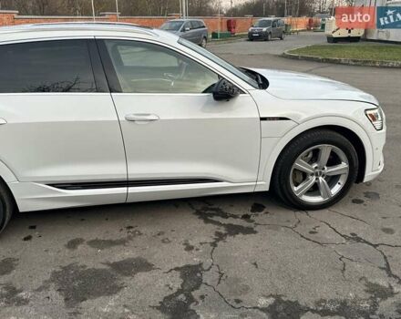 Білий Ауді E-Tron, об'ємом двигуна 0 л та пробігом 112 тис. км за 27500 $, фото 3 на Automoto.ua