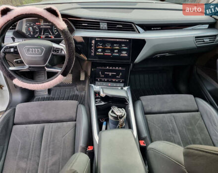 Білий Ауді E-Tron, об'ємом двигуна 0 л та пробігом 184 тис. км за 34500 $, фото 38 на Automoto.ua