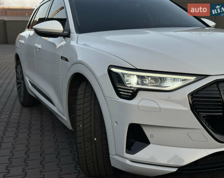 Білий Ауді E-Tron, об'ємом двигуна 0 л та пробігом 88 тис. км за 27500 $, фото 11 на Automoto.ua