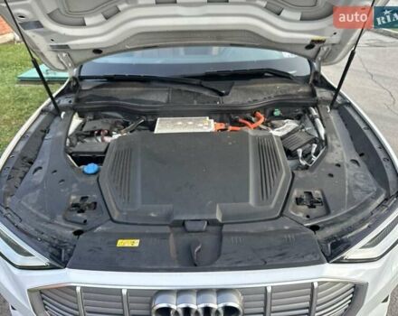 Білий Ауді E-Tron, об'ємом двигуна 0 л та пробігом 112 тис. км за 27500 $, фото 43 на Automoto.ua