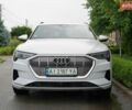 Белый Ауди E-Tron, объемом двигателя 0 л и пробегом 64 тыс. км за 32800 $, фото 1 на Automoto.ua