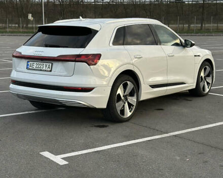 Белый Ауди E-Tron, объемом двигателя 0 л и пробегом 110 тыс. км за 31000 $, фото 2 на Automoto.ua