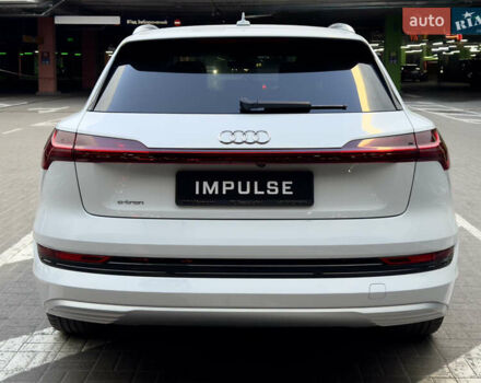 Белый Ауди E-Tron, объемом двигателя 0 л и пробегом 42 тыс. км за 33700 $, фото 5 на Automoto.ua